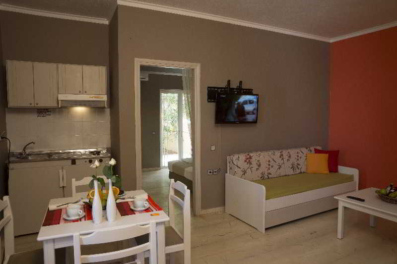 Elia Stalos Apartments Agia Marina  ภายนอก รูปภาพ